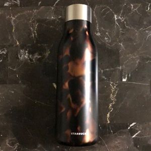 Vacuum insulated water bottle